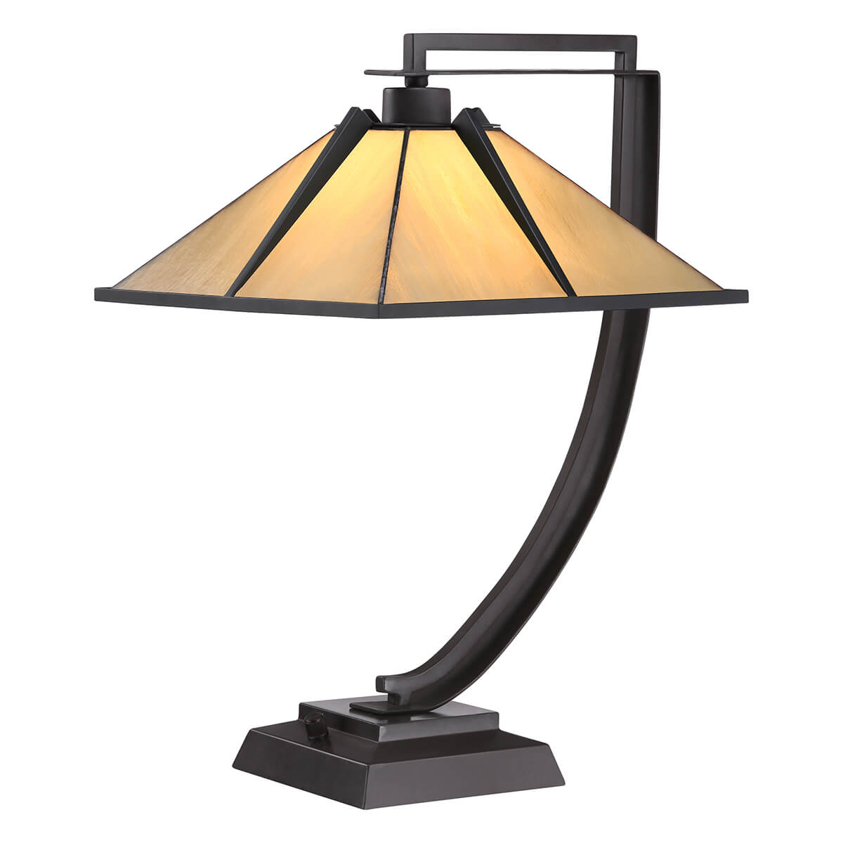 Lampe à poser complète sur fond blanc avec abat-jour conique et pied carré.