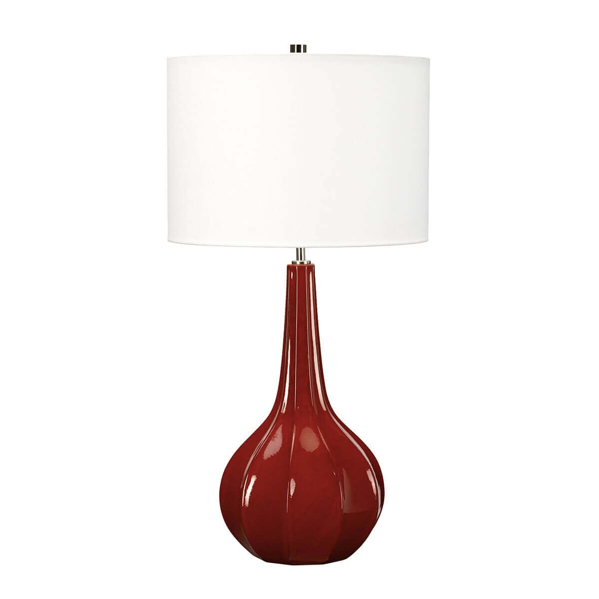 Vue de face du luminaire, base en céramique rouge et abat-jour blanc.