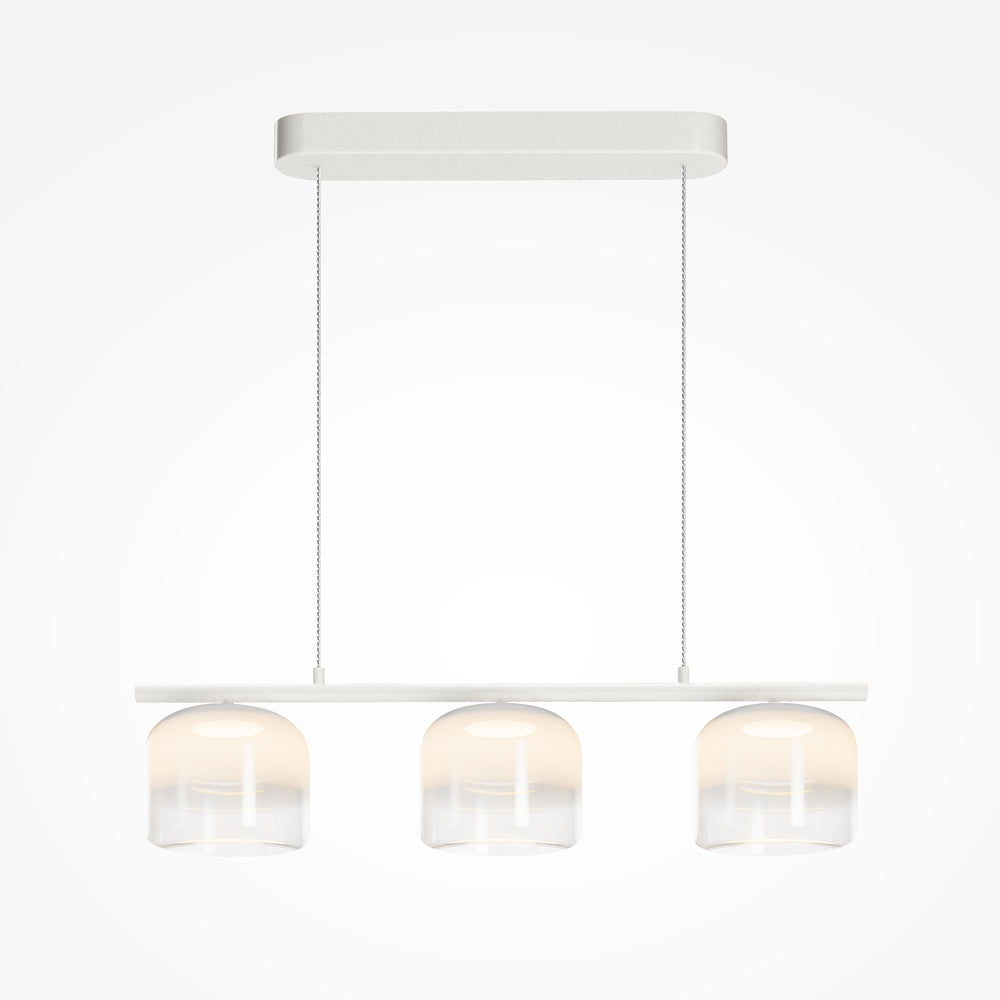 Vue de face d'une suspension blanche à trois abat-jours cylindriques allumés.