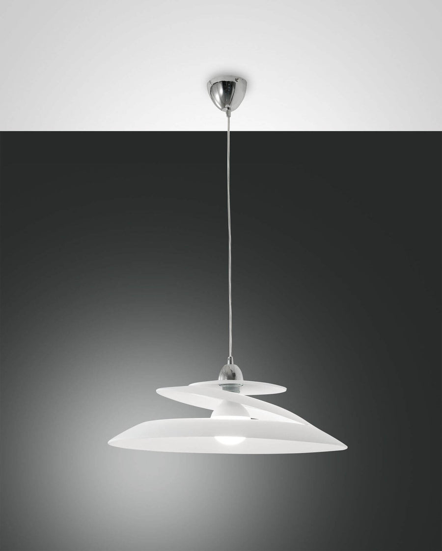 Suspension blanche à deux disques superposés spiralés, câble fin et fixation chromée sur fond gris