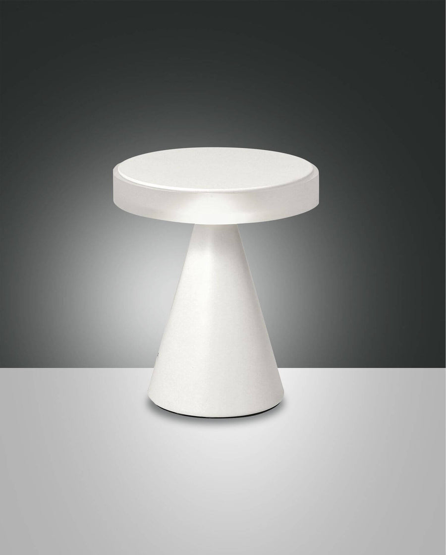 Vue de face de la lampe blanche, socle conique et diffuseur plat circulaire