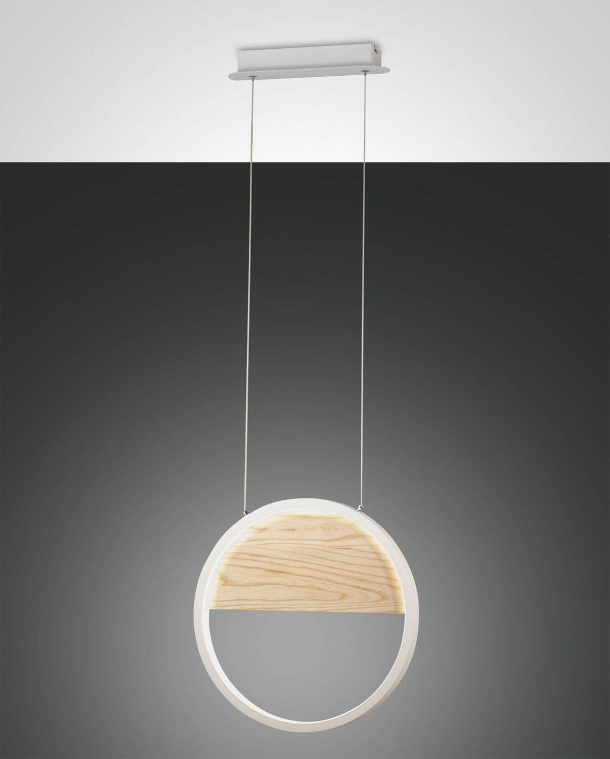 Suspension circulaire blanche vue de face, anneau lumineux et demi-disque en bois clair