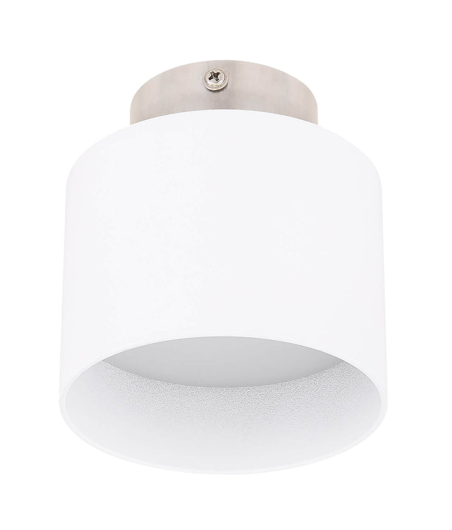 Vue de dessous du plafonnier, montrant l'intérieur blanc et la lumière allumée.
