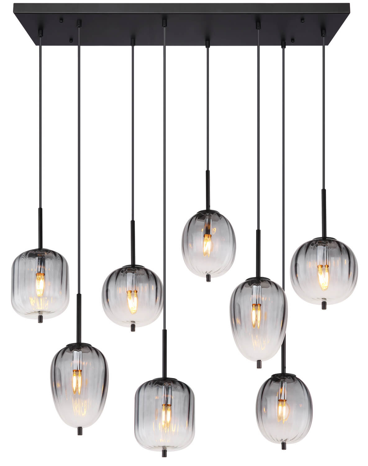 Détail des globes en verre strié avec ampoules à filament allumées et dorées