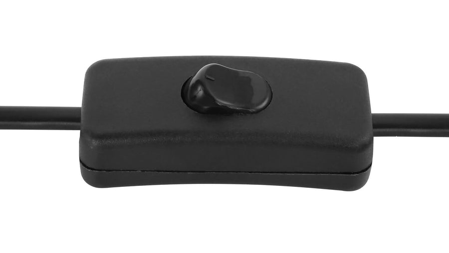 Détail de l’interrupteur noir sur le câble d’alimentation de la lampe.