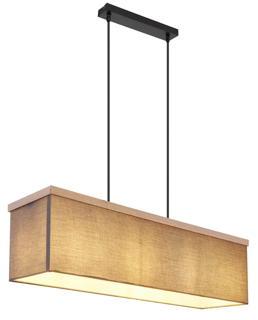 Suspension linéaire vue de face, grand abat-jour rectangulaire en tissu beige et traverse noire.