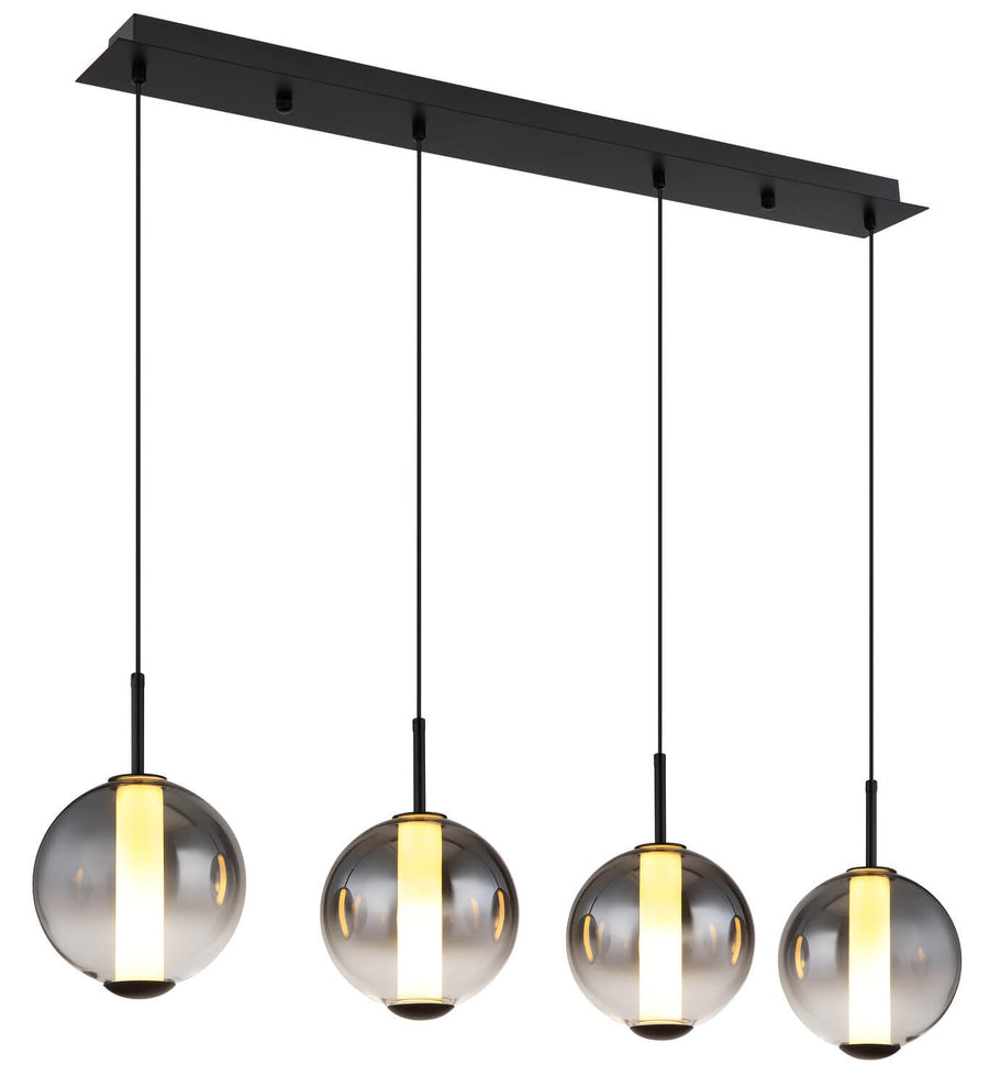 Suspension noire à quatre globes en verre fumé allumés, vue de face sur fond blanc.