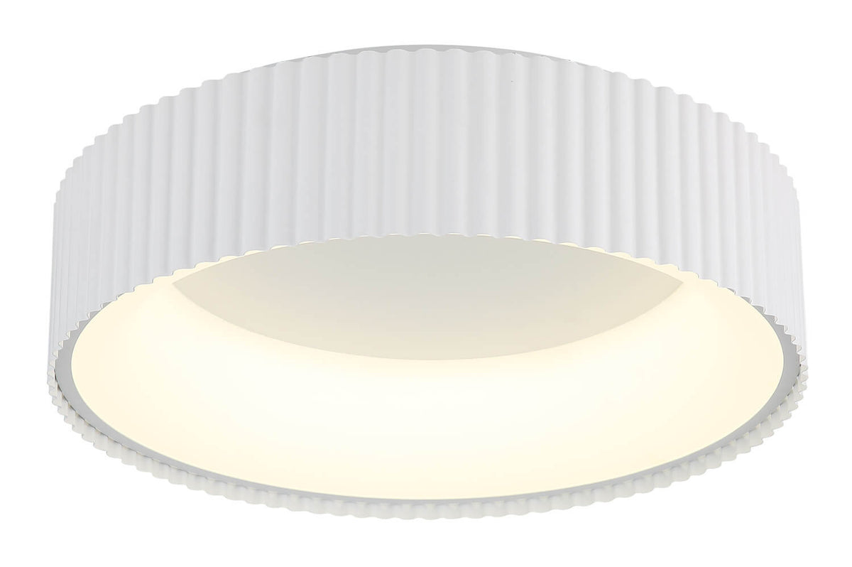 Gros plan en plongée montrant le diffuseur rond et la lumière chaude allumée.