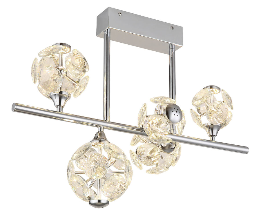 Vue de face du plafonnier chromé avec ses cinq globes de cristal taillé
