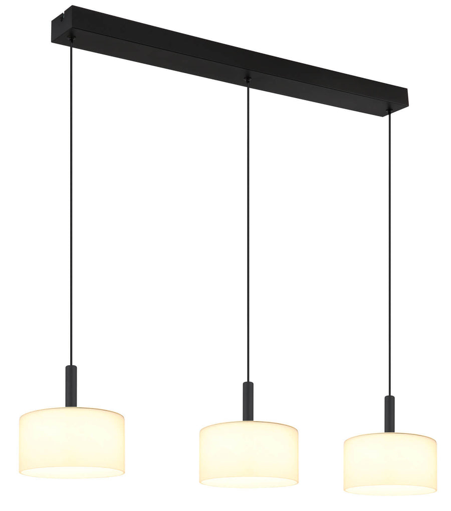 Suspension allumée émettant une lumière chaude depuis trois abat-jours cylindriques blancs.