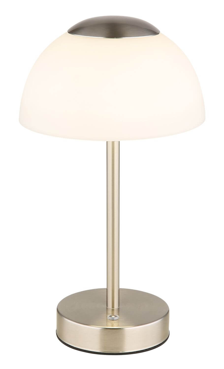 Vue rapprochée du luminaire, calotte métallique et socle rond en finition brossée