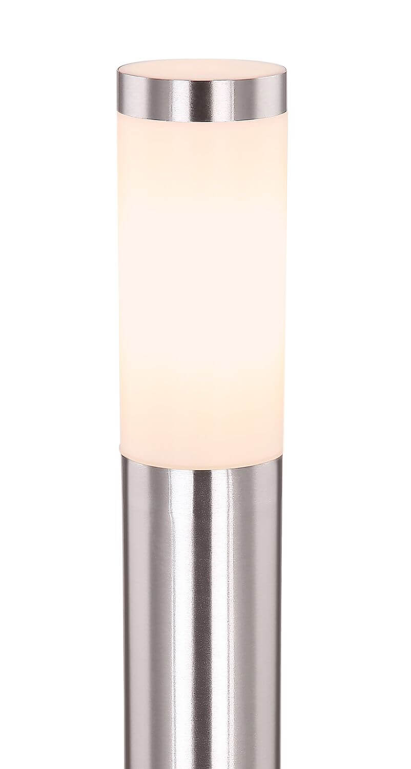 Détail de la finition inox brossé et du diffuseur cylindrique opale du luminaire.