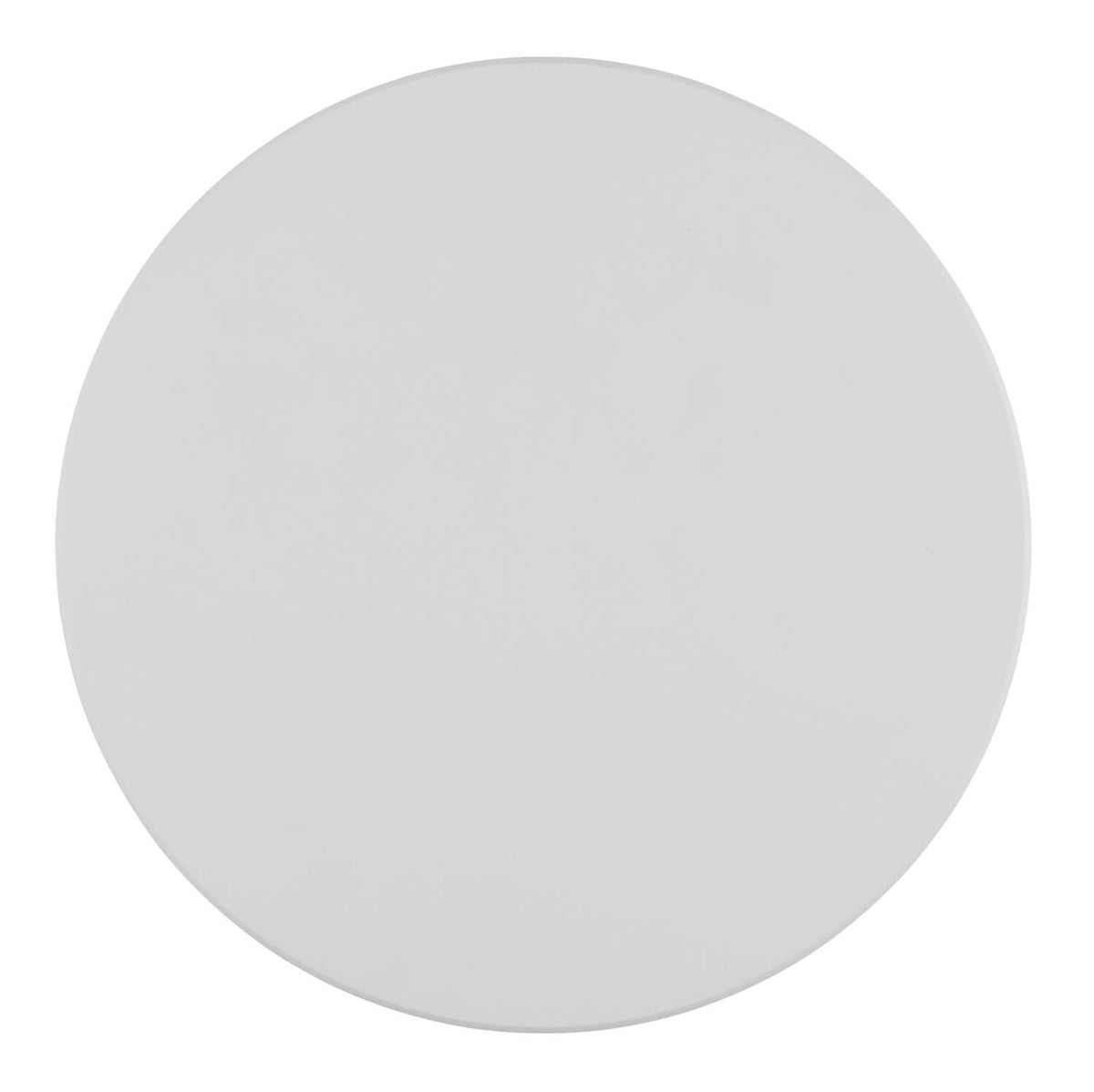 Plan rapproché du disque mural blanc mat, légèrement incliné, fond neutre uni