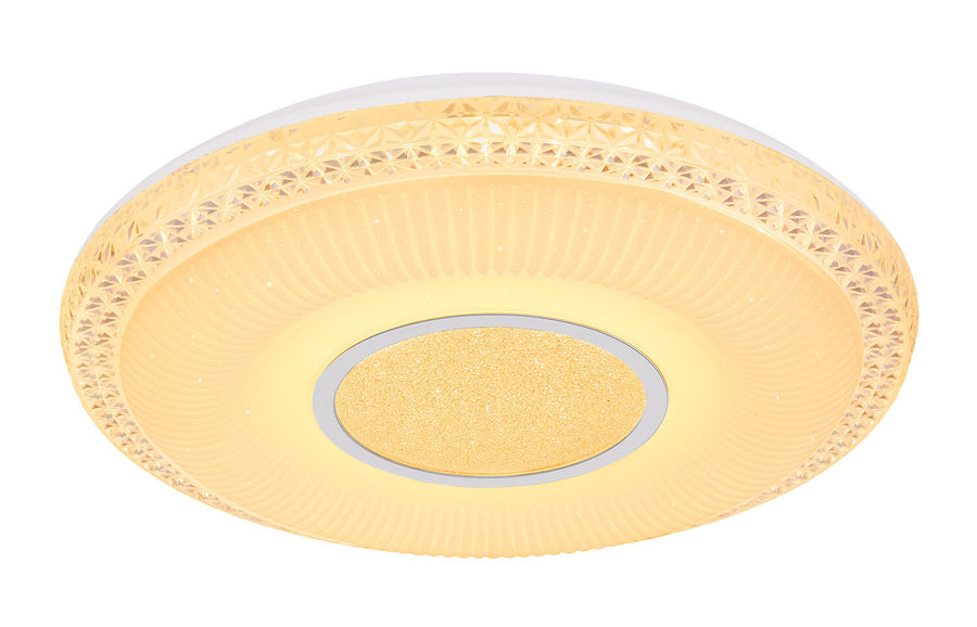 Plafonnier allumé diffusant une lumière ambrée, reflets dorés sur la couronne décorative