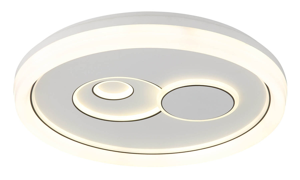 Vue rapprochée en légère plongée du plafonnier allumé, lumière chaude