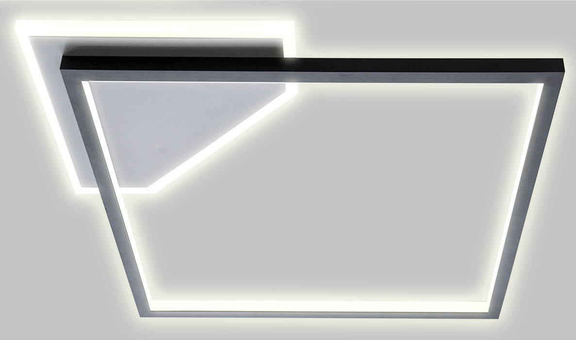 Détail rapproché du luminaire montrant la jonction des profilés et le halo lumineux