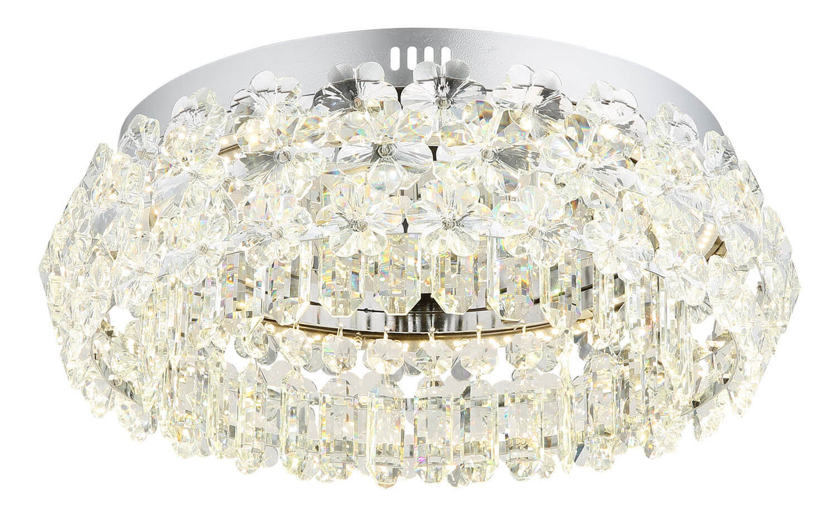 Détail rapproché des fleurs et prismes de cristal allumés, reflets irisés sur l'armature chromée.