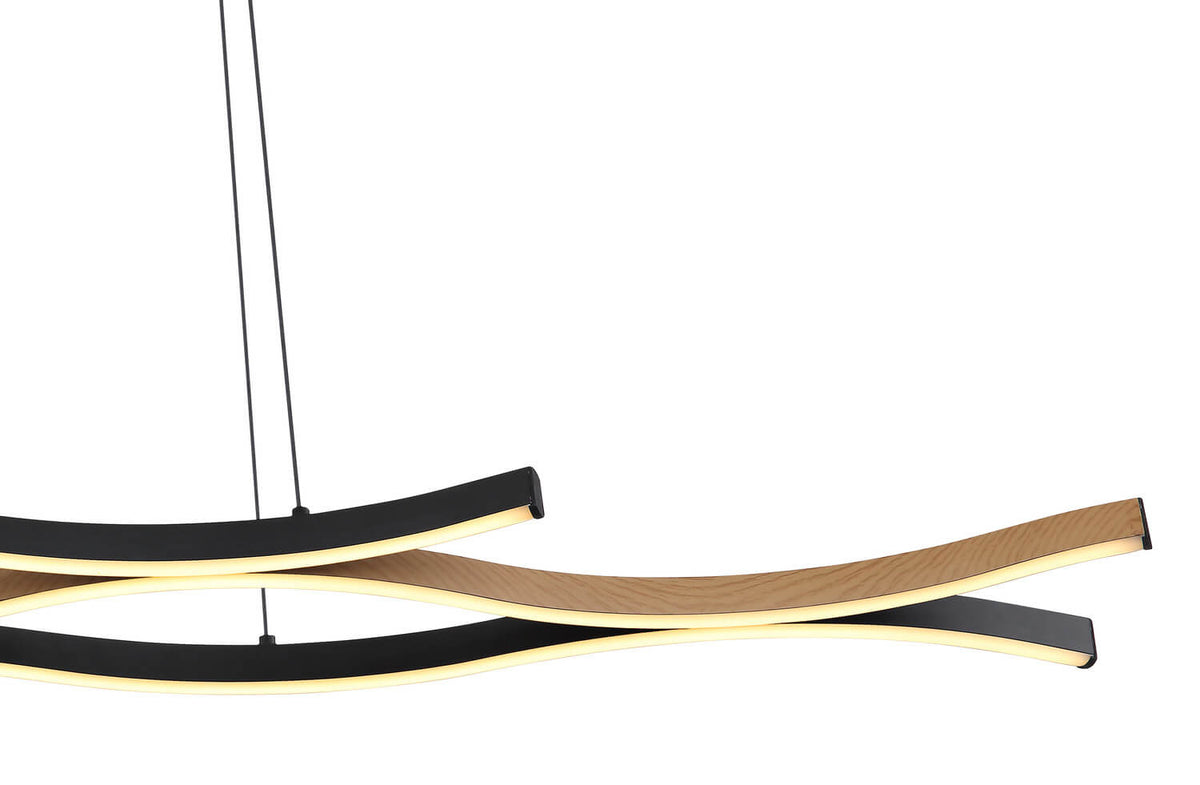 Détail rapproché de la finition noire mate, du bois clair et du bandeau LED
