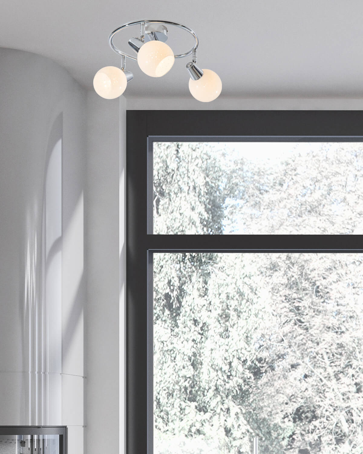 Mise en ambiance du plafonnier allumé près d'une fenêtre dans un intérieur clair