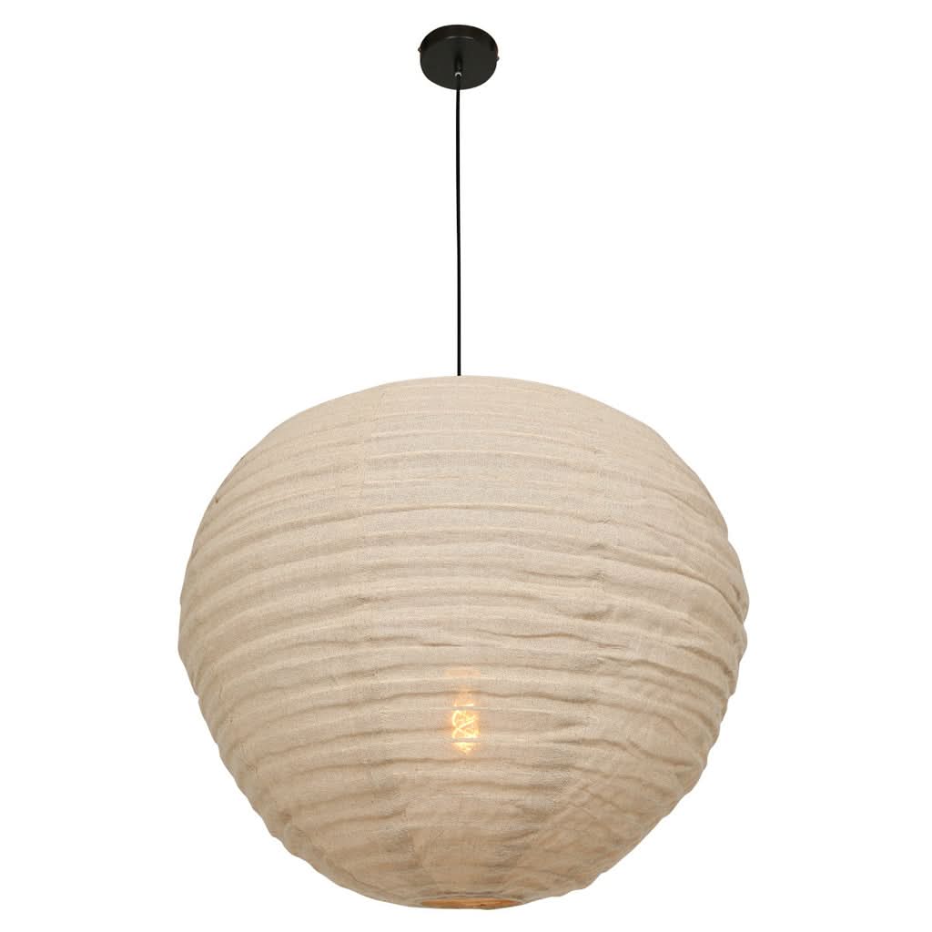 Suspension seule sur fond blanc, abat-jour sphérique en lin froissé beige clair