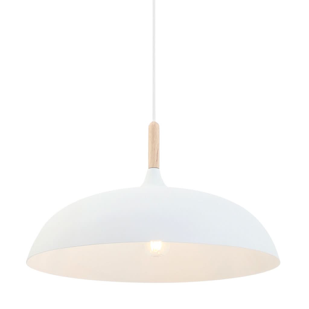 Produit de face sur fond blanc, suspension blanche et douille en bois clair