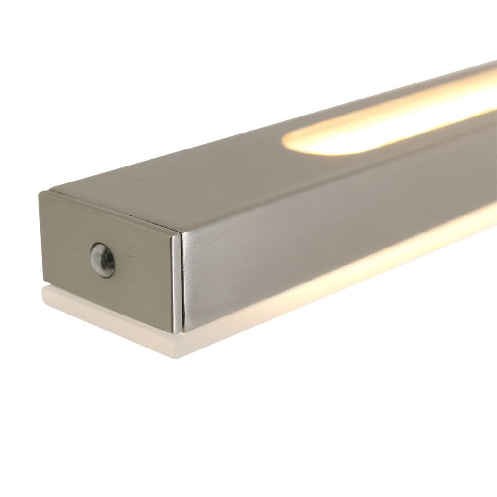 Détail de l'embout de la barre led en acier brossé