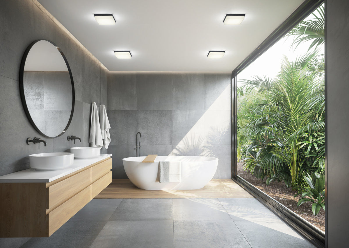 Ambiance salle de bain moderne, quatre plafonniers noirs au plafond, baie vitrée