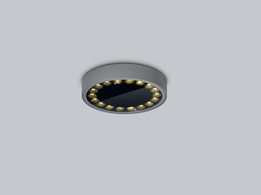 Vue rapprochée de face montrant les LED dorées autour du centre noir.