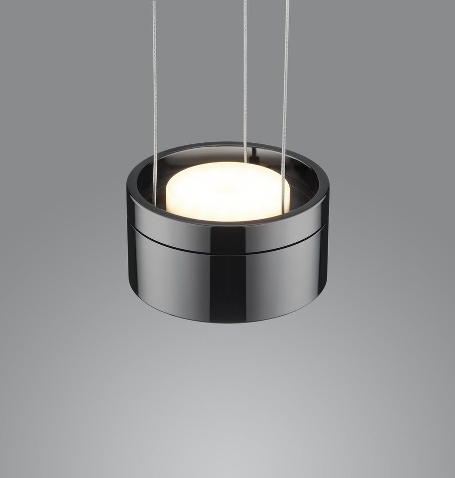 Détail rapproché du diffuseur LED circulaire allumé dans le corps cylindrique