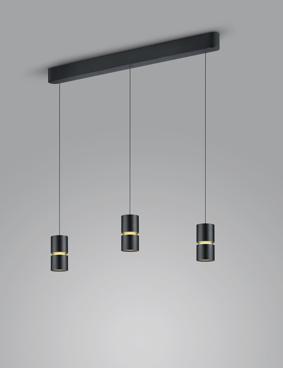 Trois cylindres noirs suspendus à une barre rectangulaire fixée au plafond