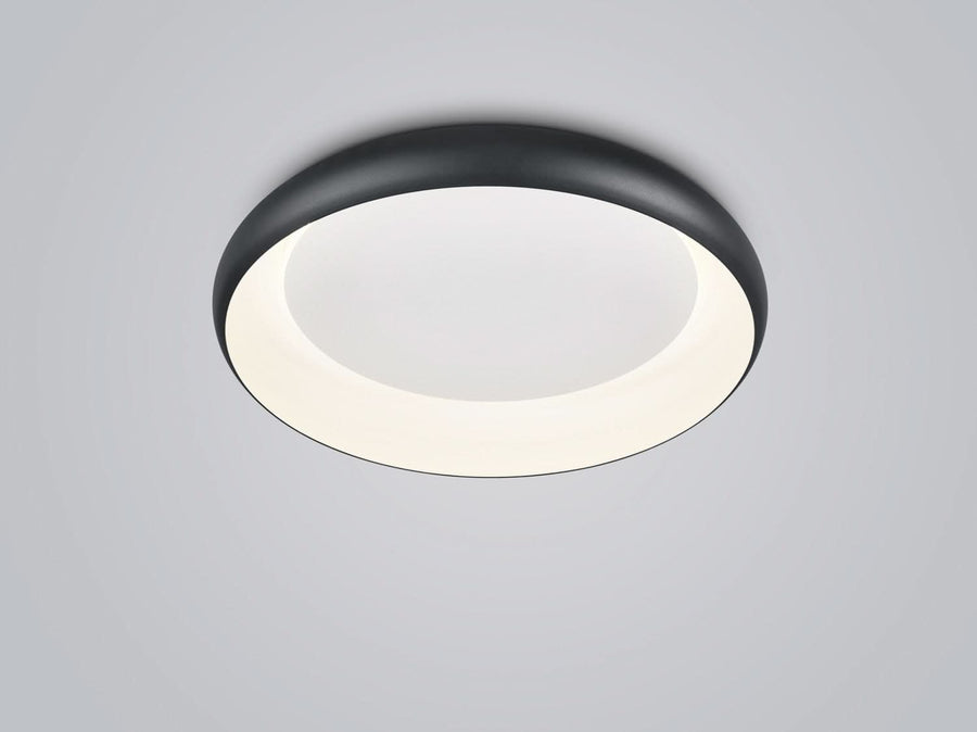 Plafonnier rond noir vu de dessous, cerclage fin et diffuseur blanc lumineux