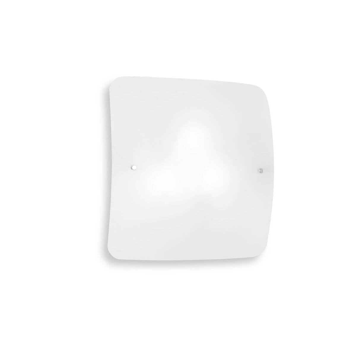 Plafonnier blanc carré aux angles arrondis, diffuseur en verre opalin vu de face