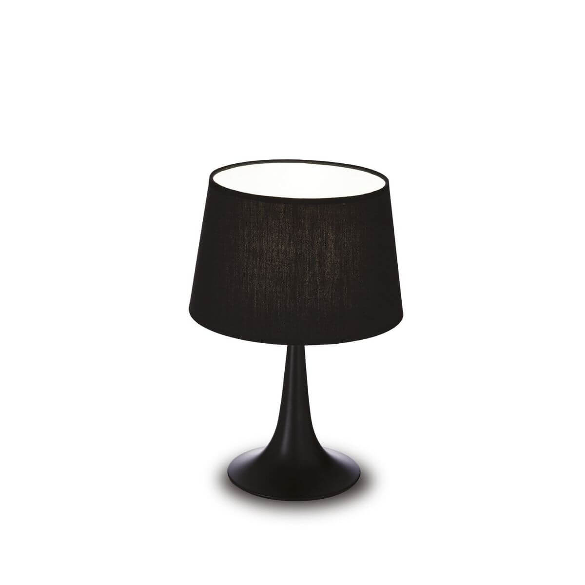 Lampe à poser noire de face, abat-jour en tissu et pied métallique noir.