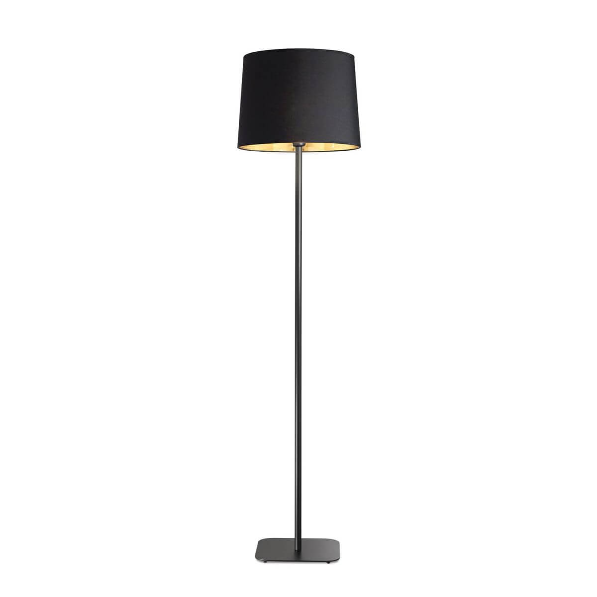 Lampadaire noir de face, abat-jour en tissu et base plate rectangulaire.