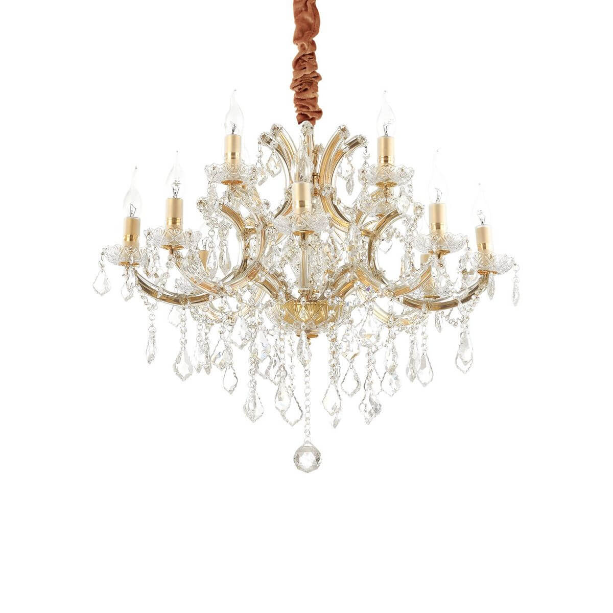 Lustre doré à douze bras garni de pampilles en cristal, vu de face