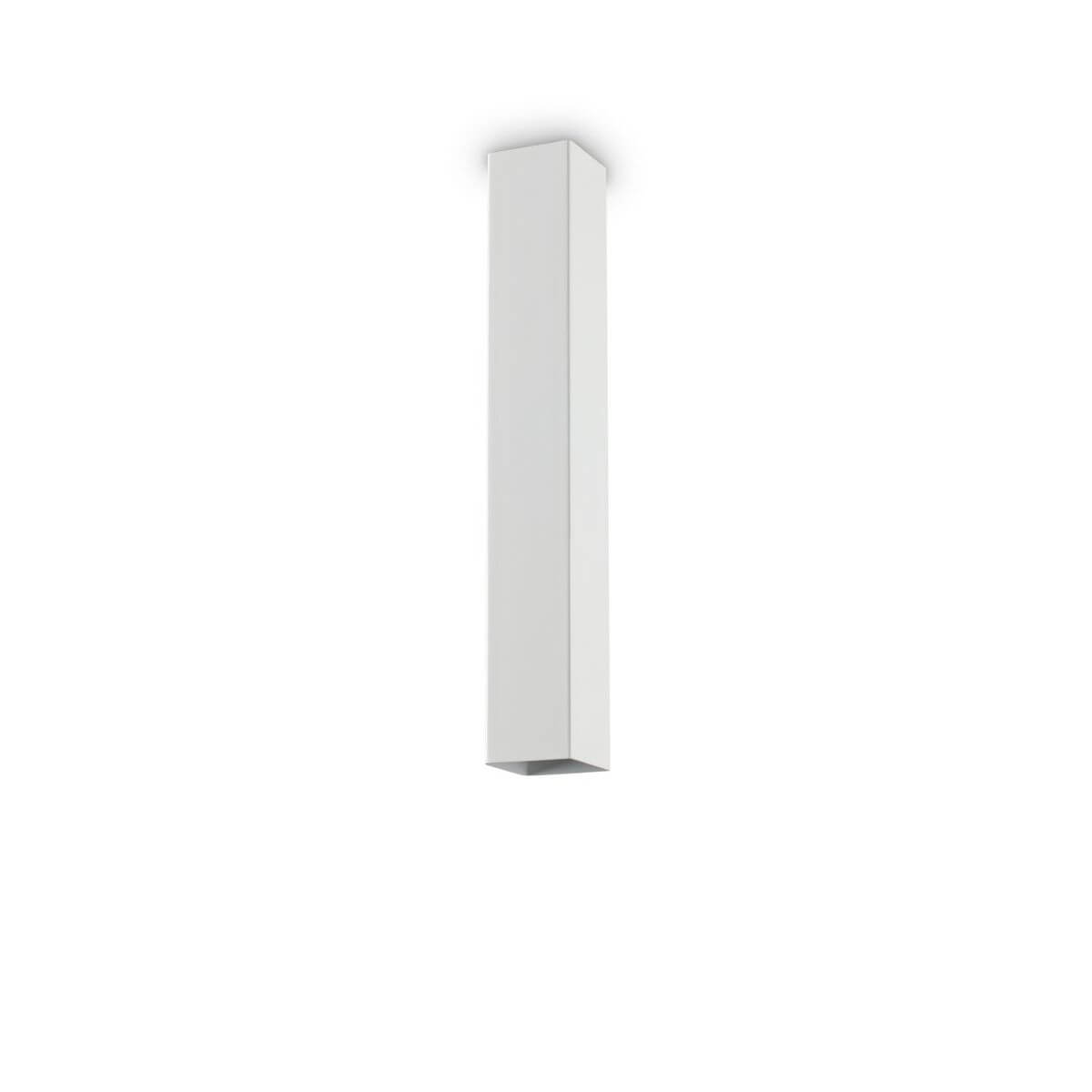 Plafonnier blanc de forme rectangulaire allongée, vu de face sur fond blanc
