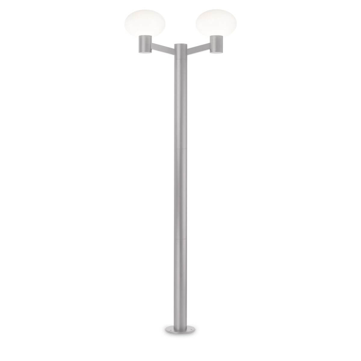 Lampadaire extérieur gris à deux globes opale sur mât cylindrique, vue de face