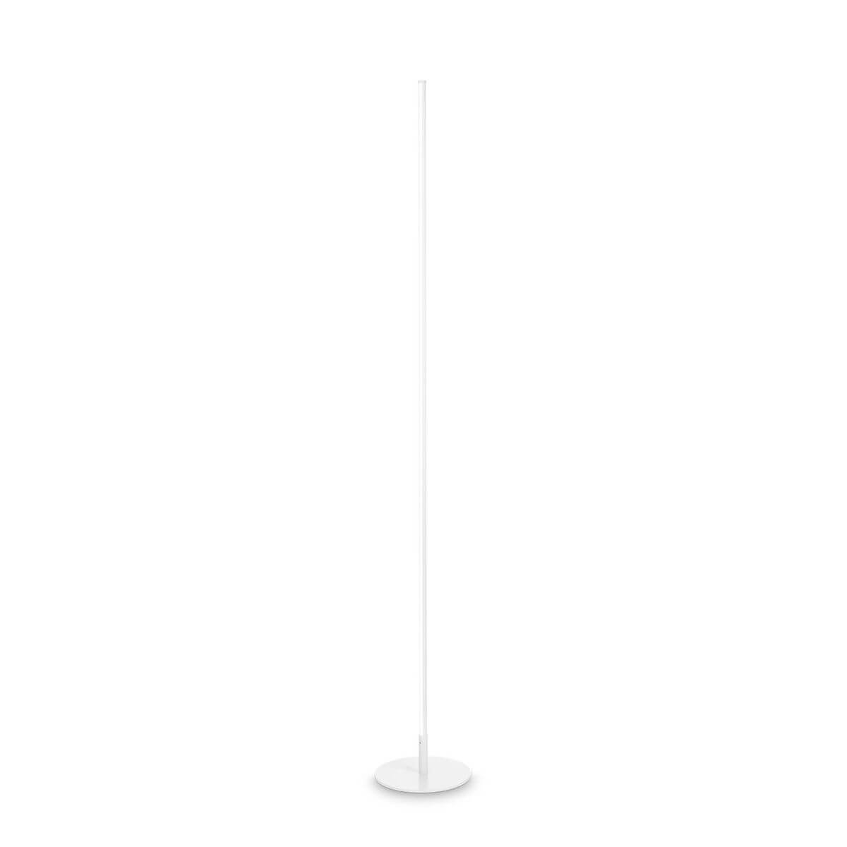 Lampadaire blanc fin avec base ronde, vu de face sur fond blanc