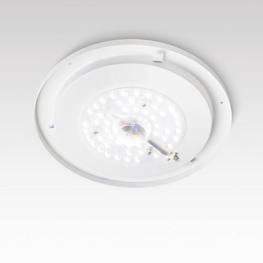 Détail du module LED et du boîtier blanc à l'arrière du luminaire