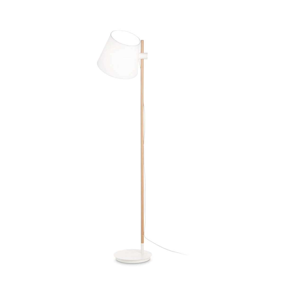 Lampadaire blanc et bois de face, abat-jour incliné et tige verticale sur fond blanc.