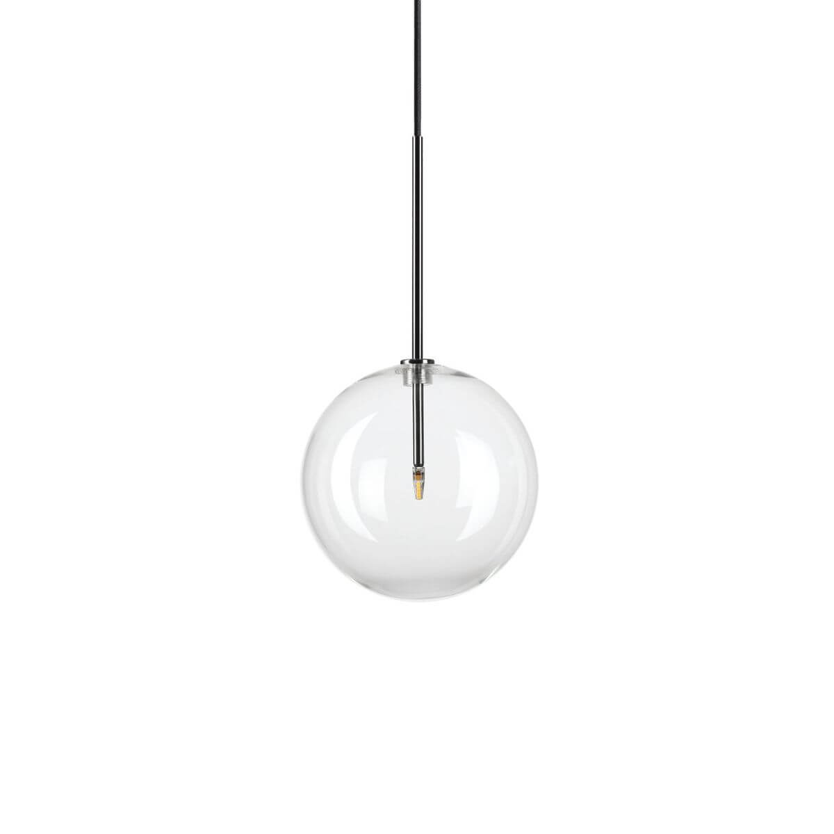 Suspension en verre transparent en forme de sphère, tige chromée verticale sur fond blanc