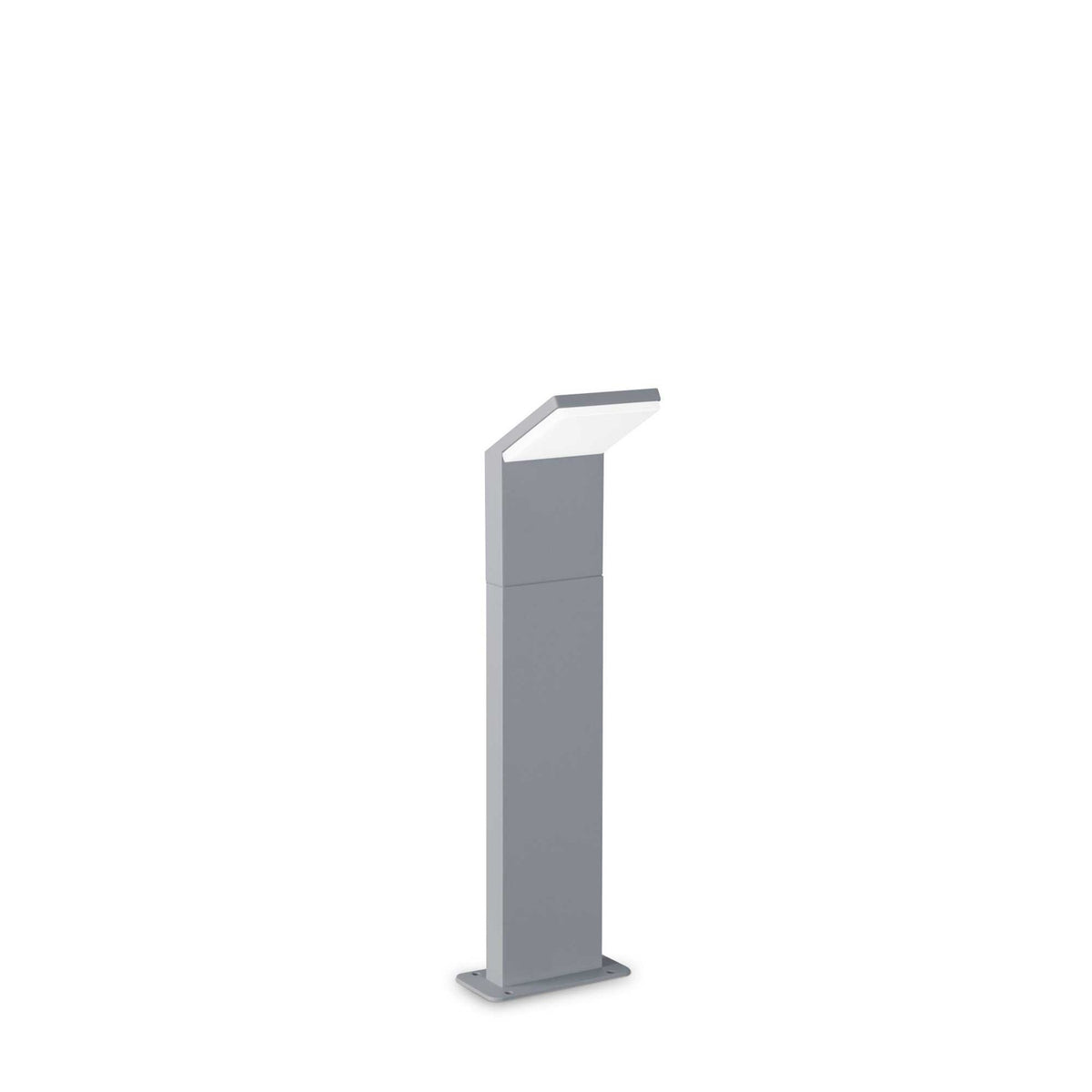 Lampadaire extérieur gris rectangulaire, tête inclinée et diffuseur blanc, vue de face