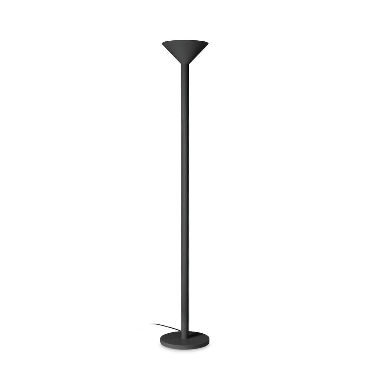 Lampadaire noir de face avec abat-jour conique et base ronde, câble visible