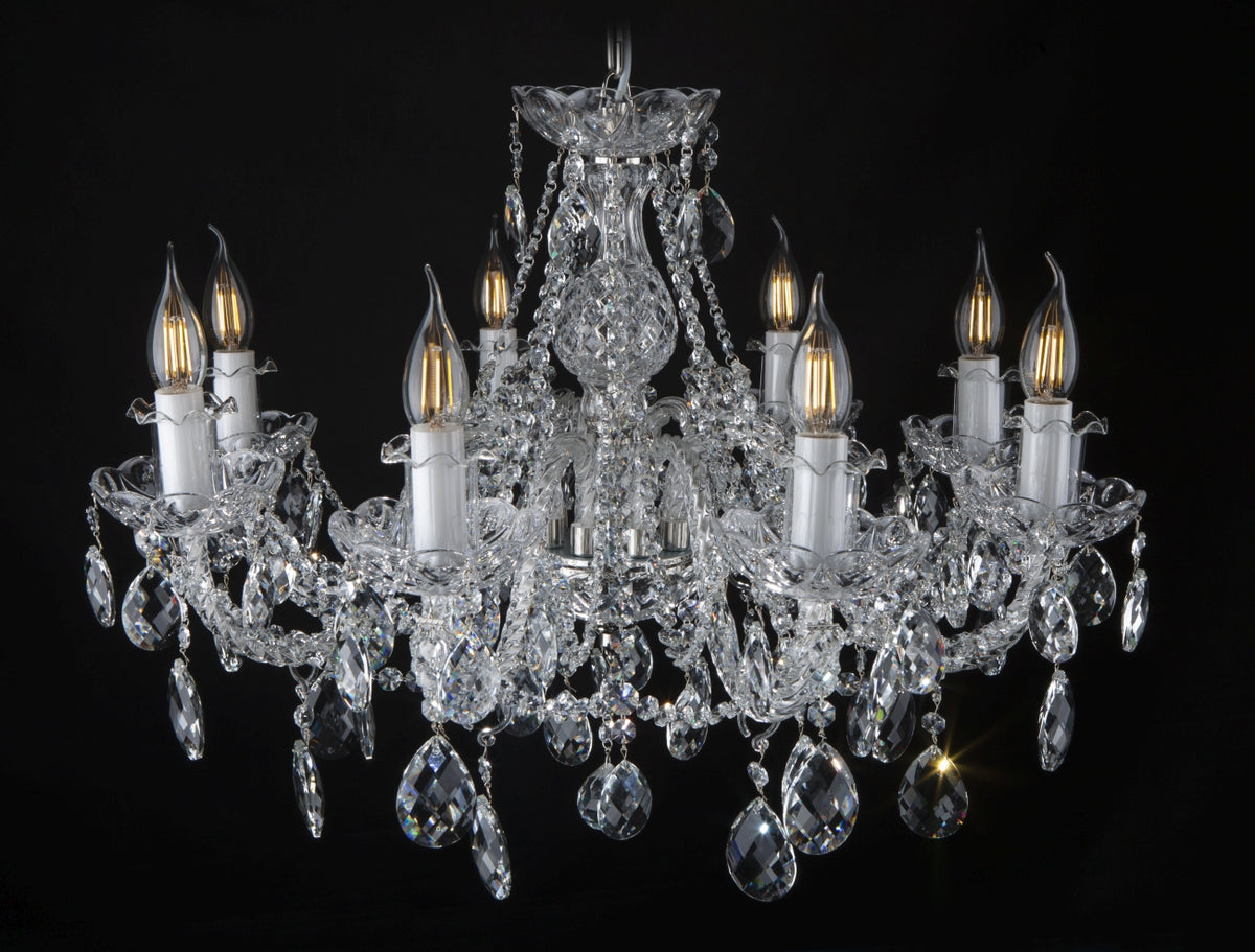 Lustre en cristal complet vu de face, dix bras lumineux sur fond noir