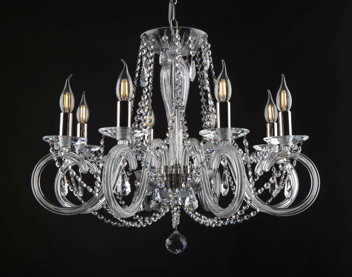 Lustre en cristal sur fond noir, vue de face avec ses bras incurvés