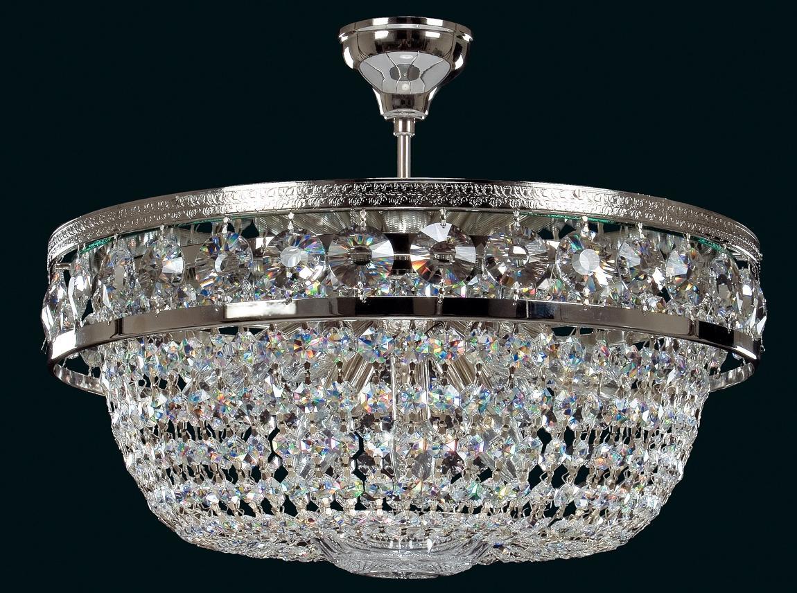Plafonnier corbeille en cristal taillé, monture nickel, présenté de face sur fond sombre