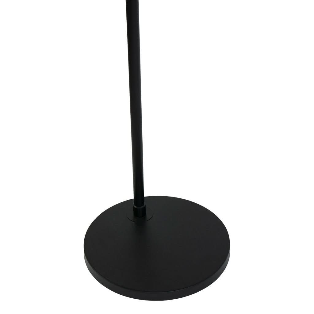 Gros plan du socle circulaire noir posé sur le sol