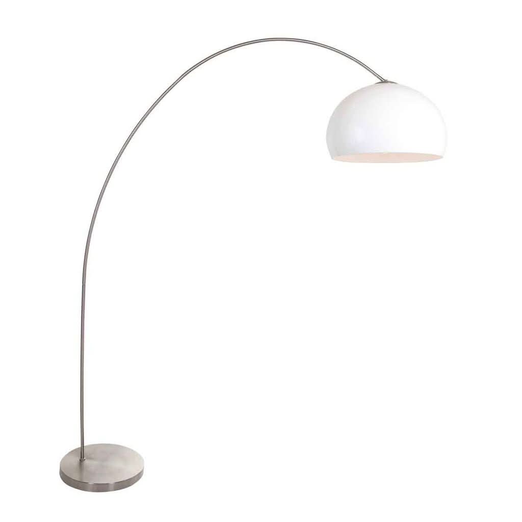 Lampe arquée entière sur fond blanc, socle rond et abat-jour blanc suspendu.