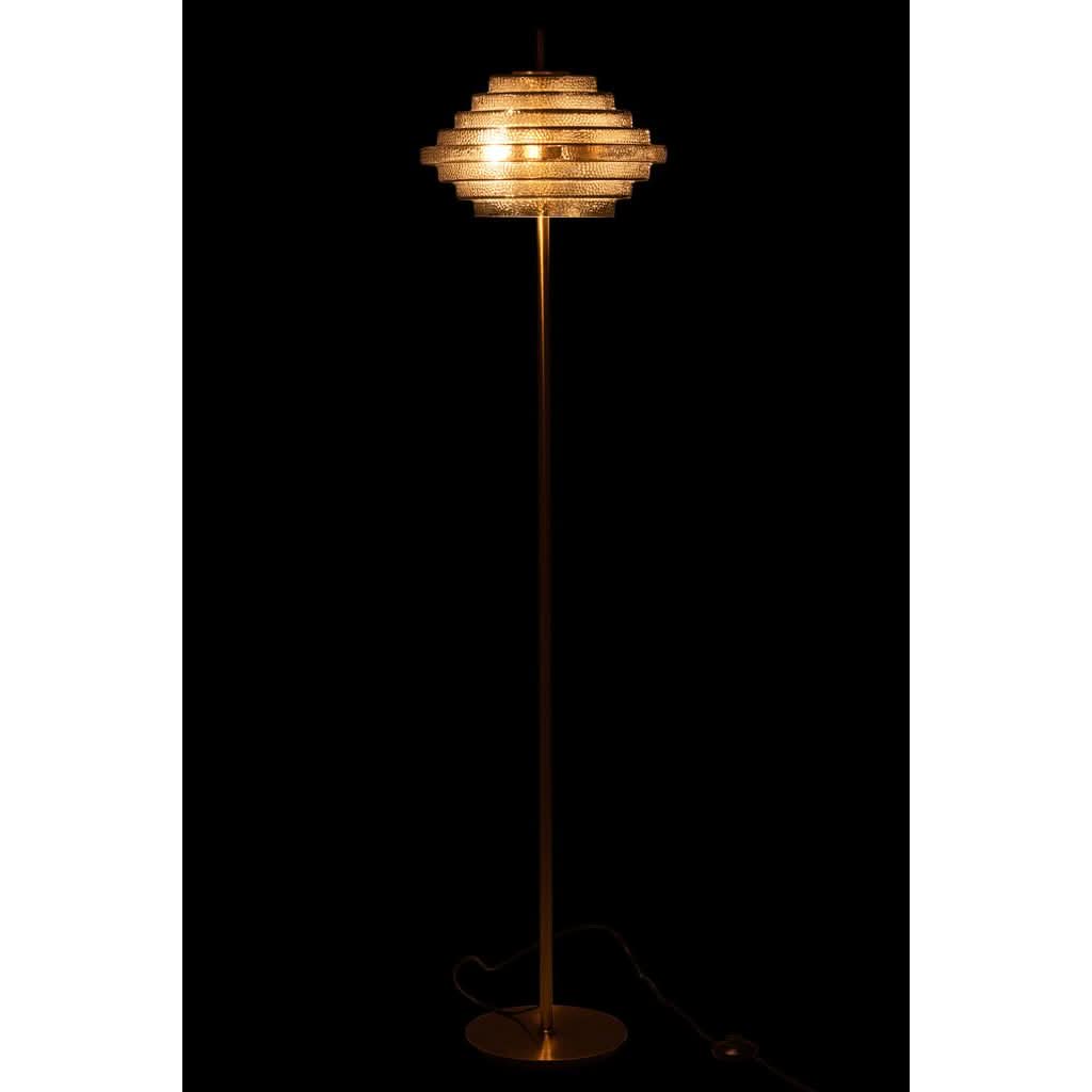 Même lampe allumée dans l'obscurité, éclairage chaud et abat-jour en verre texturé.