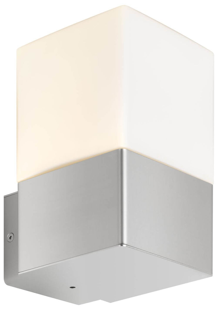 Même applique murale en inox, allumée, diffusant une lumière chaude vers le haut.